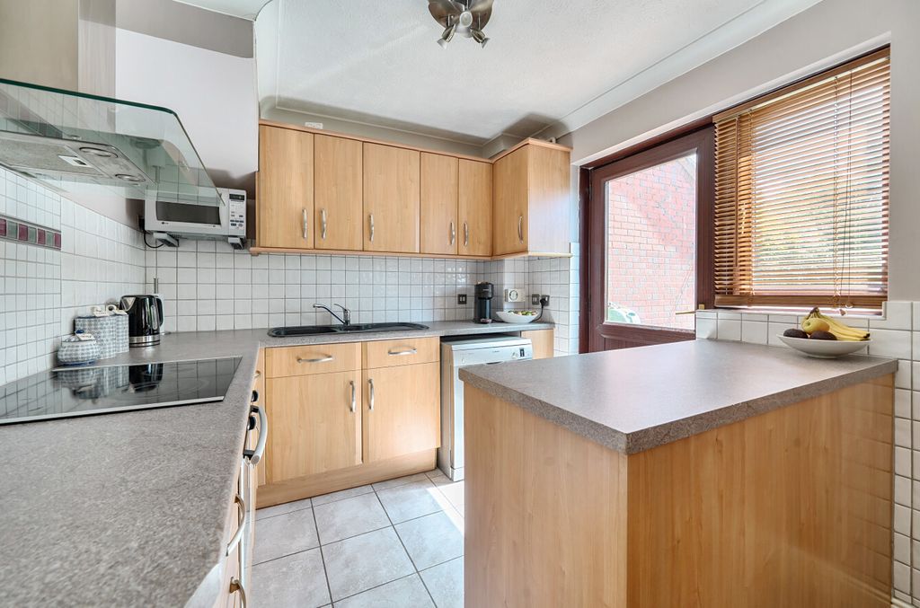 Property photo 3 of 11 1331206-18-688A0E...