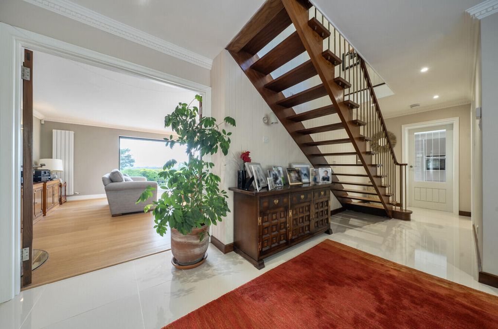Property photo 3 of 16 Hallway