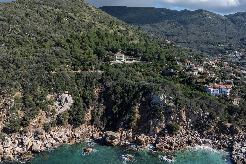 Property photo 1 of 30