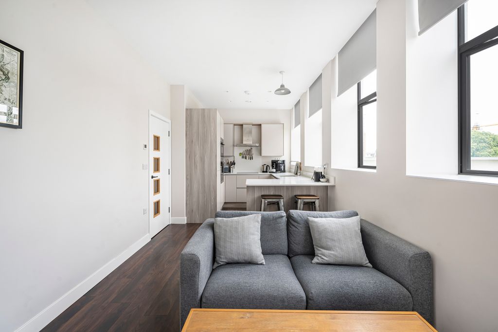 Property photo 3 of 11 Kitchen/Lounge