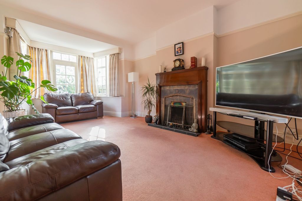 Property photo 3 of 25