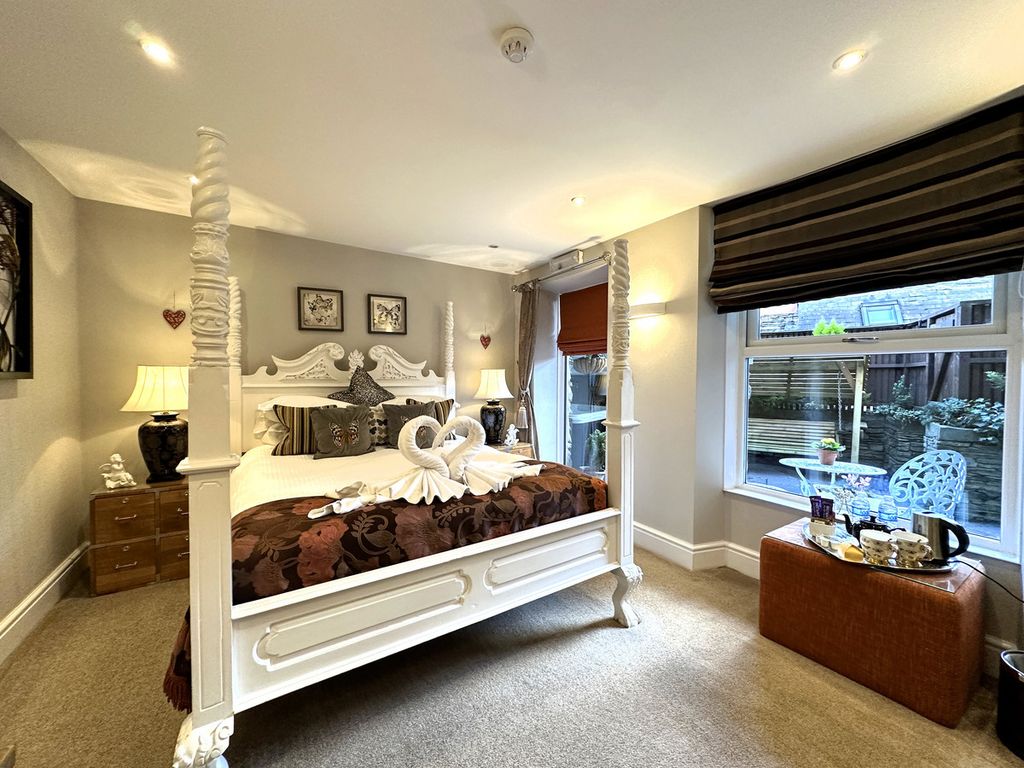 Property photo 3 of 49