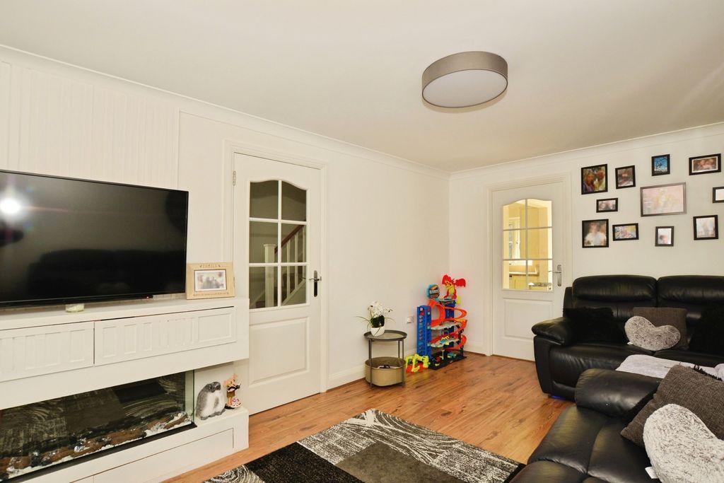 Property photo 2 of 27 Lounge