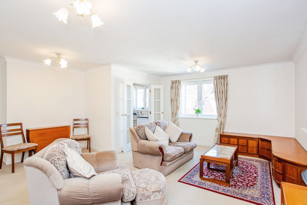 Property photo 1 of 11 Lounge