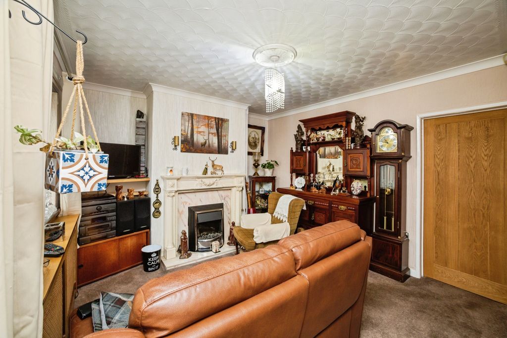 Property photo 3 of 15 Living Room