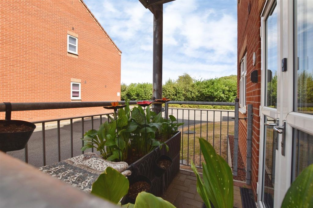 Property photo 2 of 25