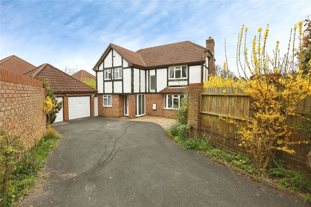 Property photo 1 of 30 Picture No. 14