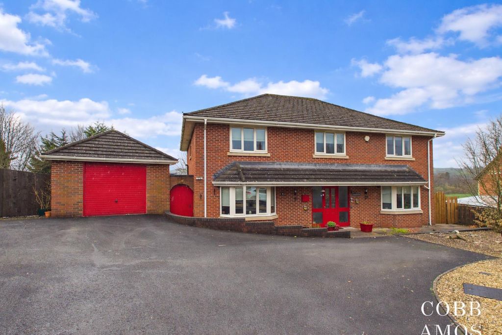 Property photo 1 of 28 Front 1.Png