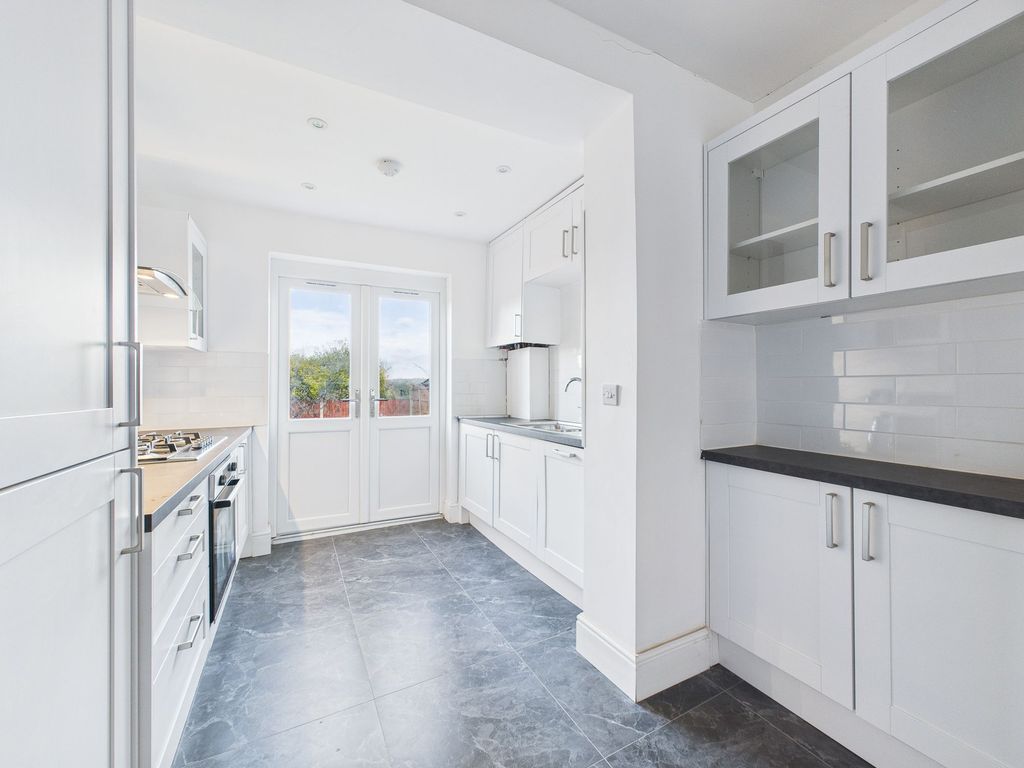 Property photo 3 of 16 Kitchen Area