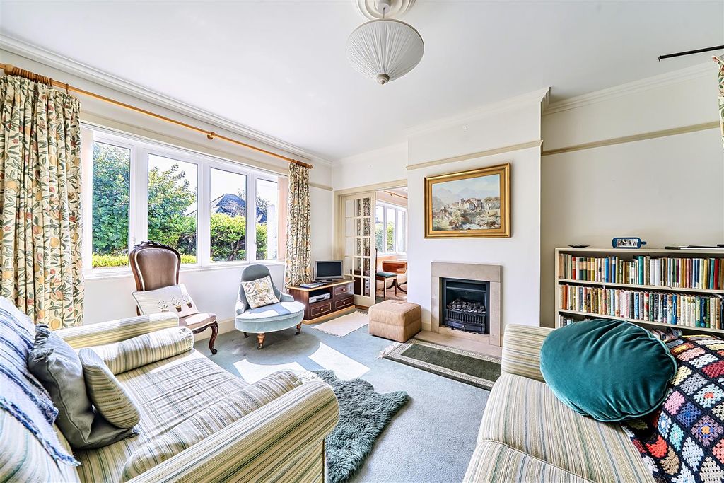 Property photo 2 of 19 Sitting Room