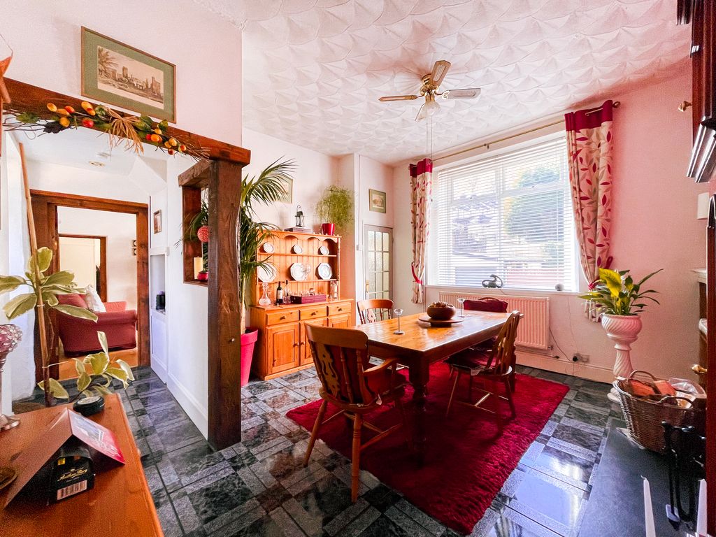 Property photo 3 of 33