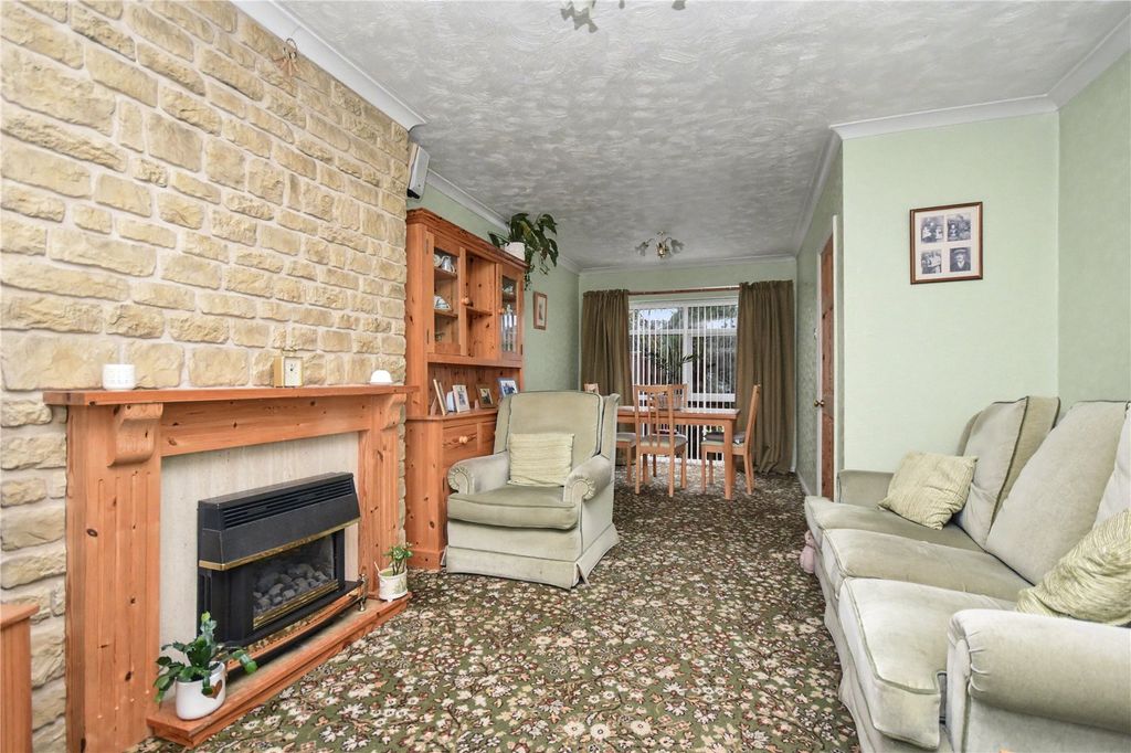 Property photo 2 of 18 Picture No. 12