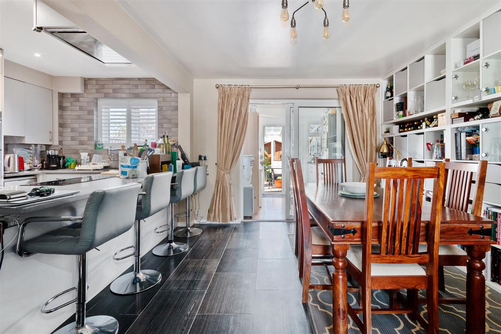 Property photo 2 of 12 Botsford Road