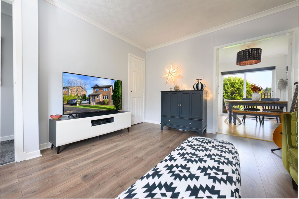 Property photo 2 of 28