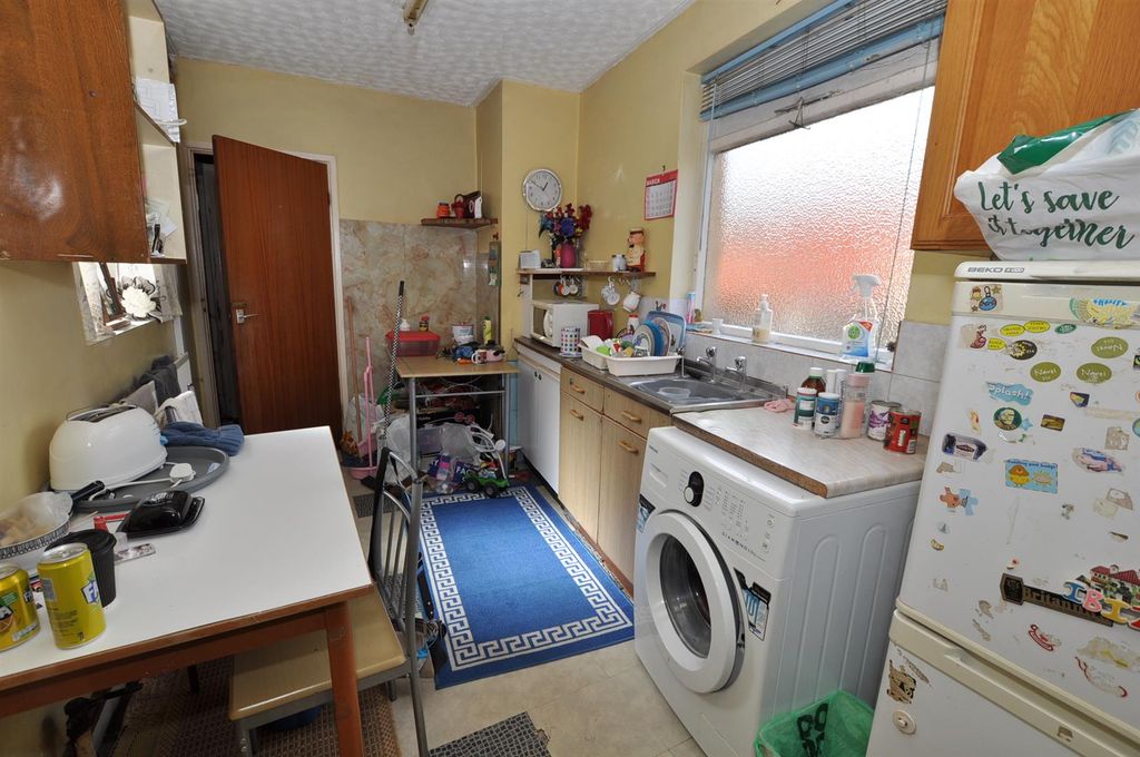 Property photo 3 of 5 Kitchen