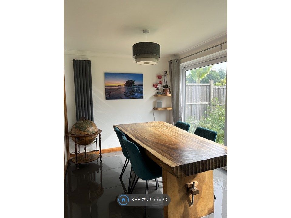 Property photo 3 of 15 Kitchen Table &amp; Sliding Doors