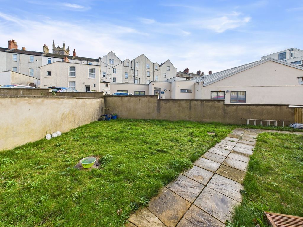 Property photo 2 of 24