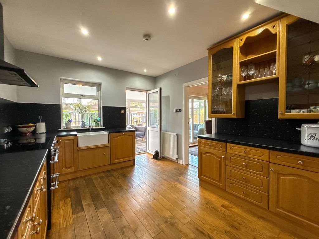 Property photo 3 of 12 Kitchen