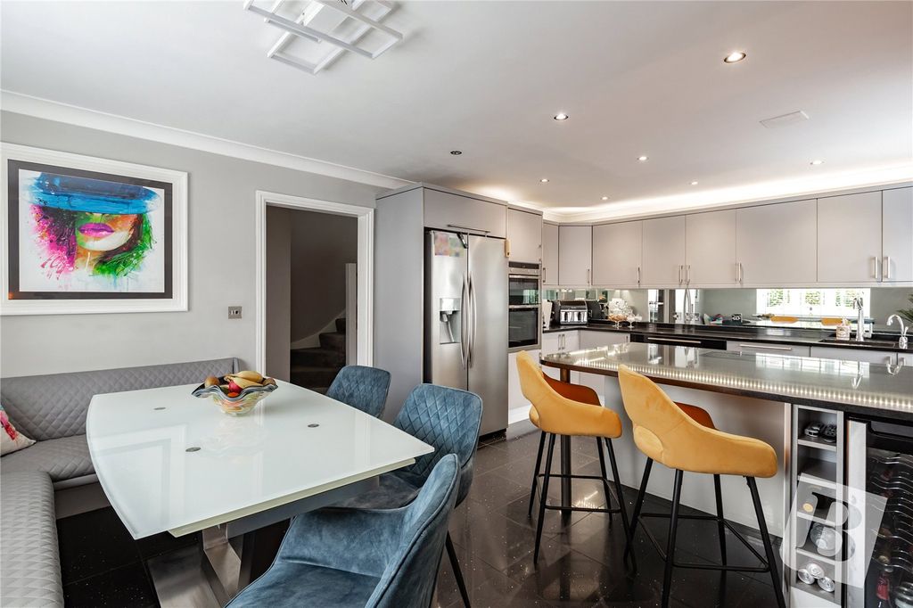 Property photo 2 of 17 Kitchen/Dining Room