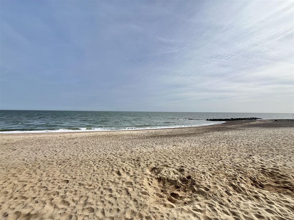 Property photo 3 of 7 Views