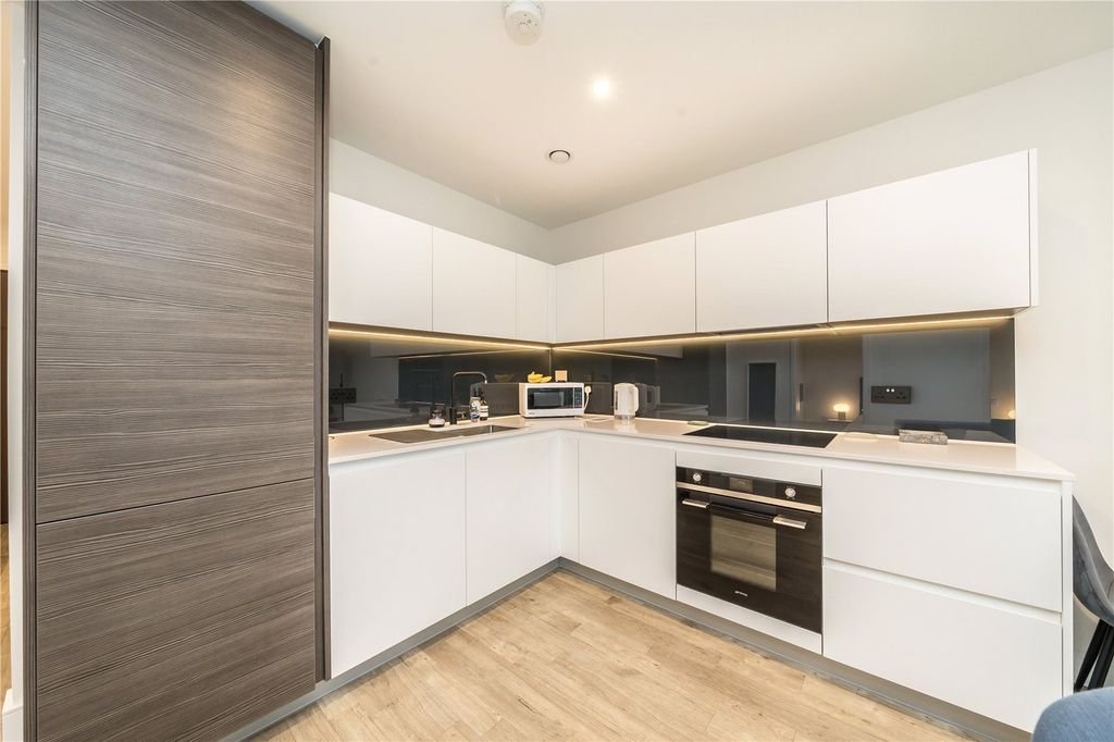 Property photo 3 of 8 Picture No. 16