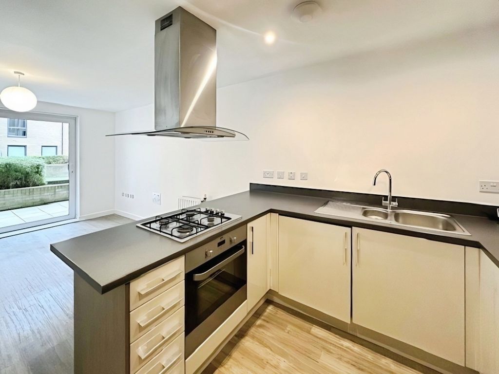 Property photo 2 of 27