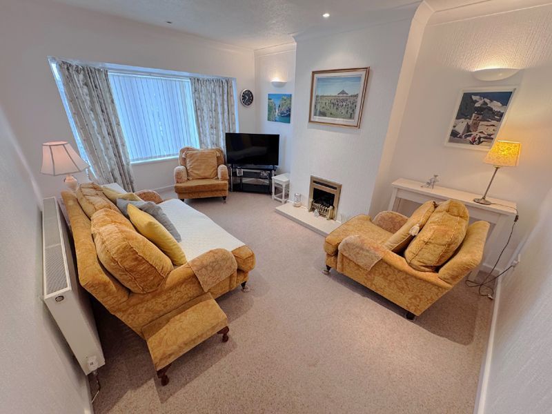 Property photo 3 of 27 Lounge