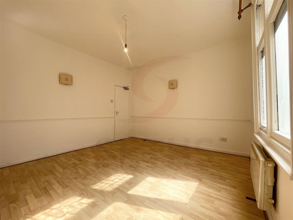 Property photo 3 of 7 Living Room