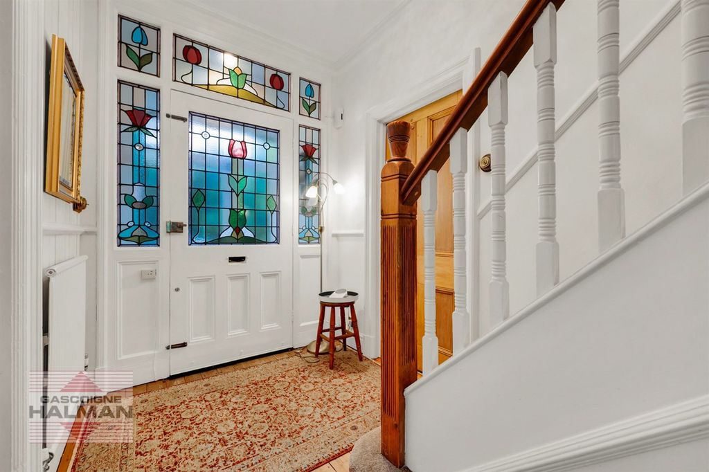 Property photo 3 of 22 Entrance Hallway