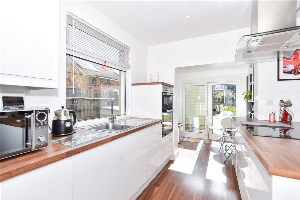 Property photo 3 of 16 Kitchen