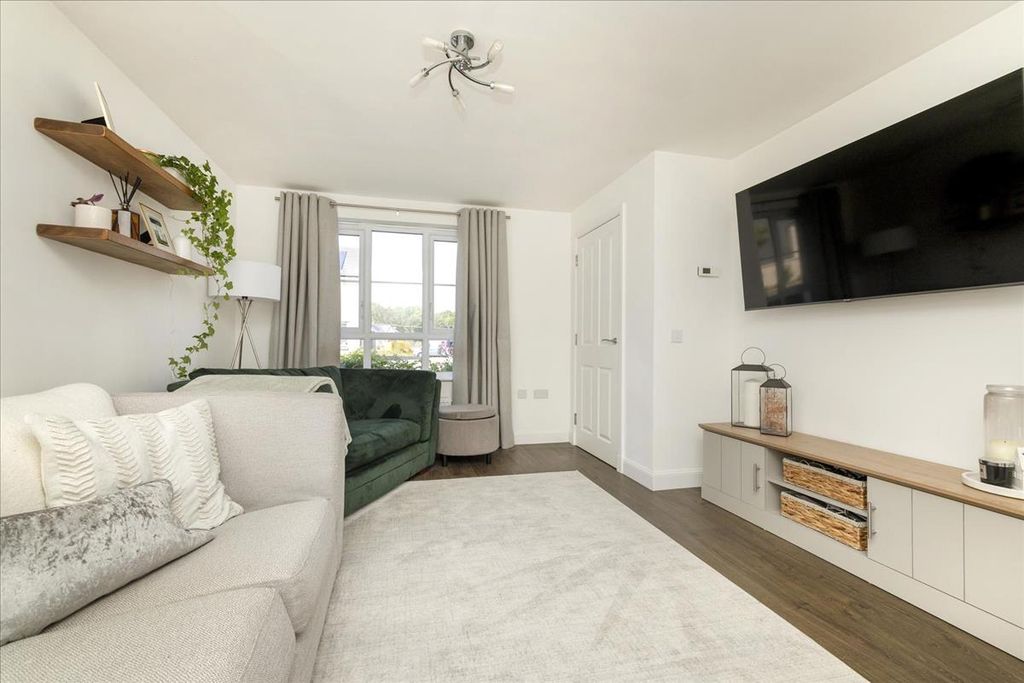 Property photo 3 of 45