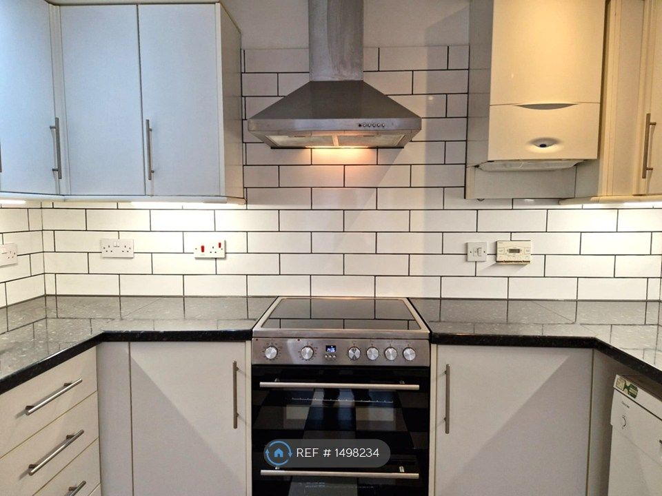 Property photo 3 of 21 Kitchen