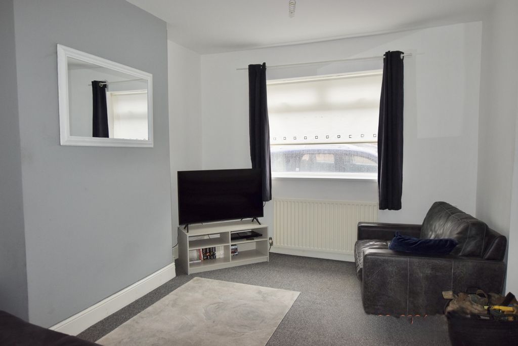 Property photo 2 of 4 32 The Avenue Lounge