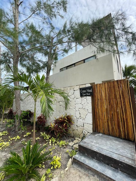 Property photo 2 of 101