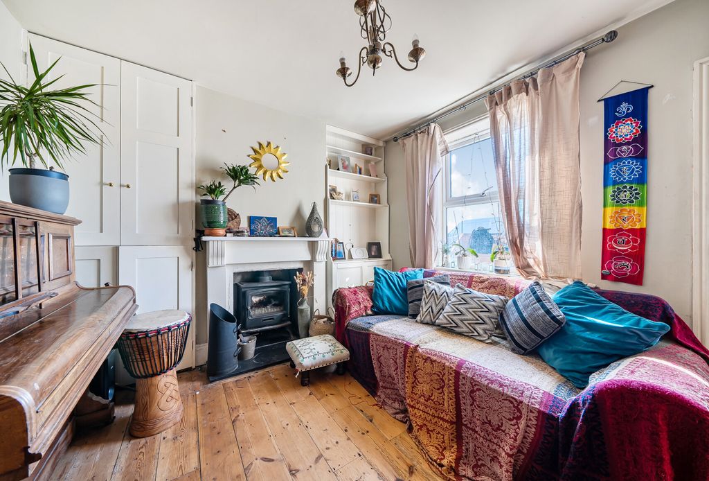 Property photo 3 of 22 1430113-7-69ba82A...