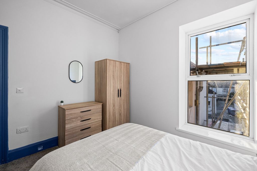 Property photo 2 of 8 0008