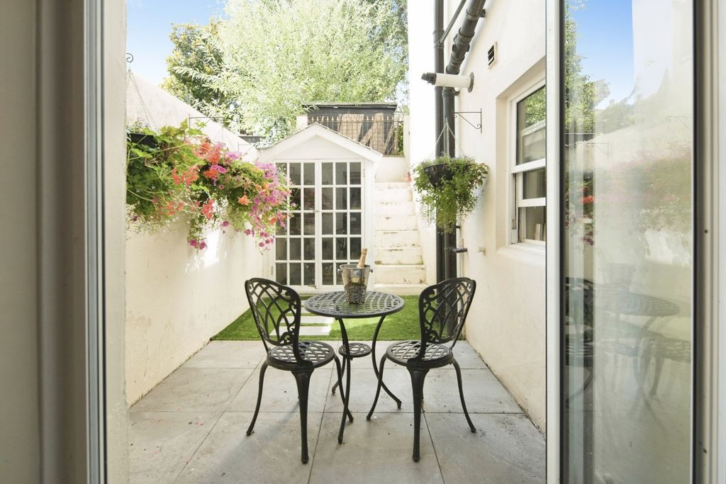 Property photo 3 of 21 Pbox-Img.Jpg