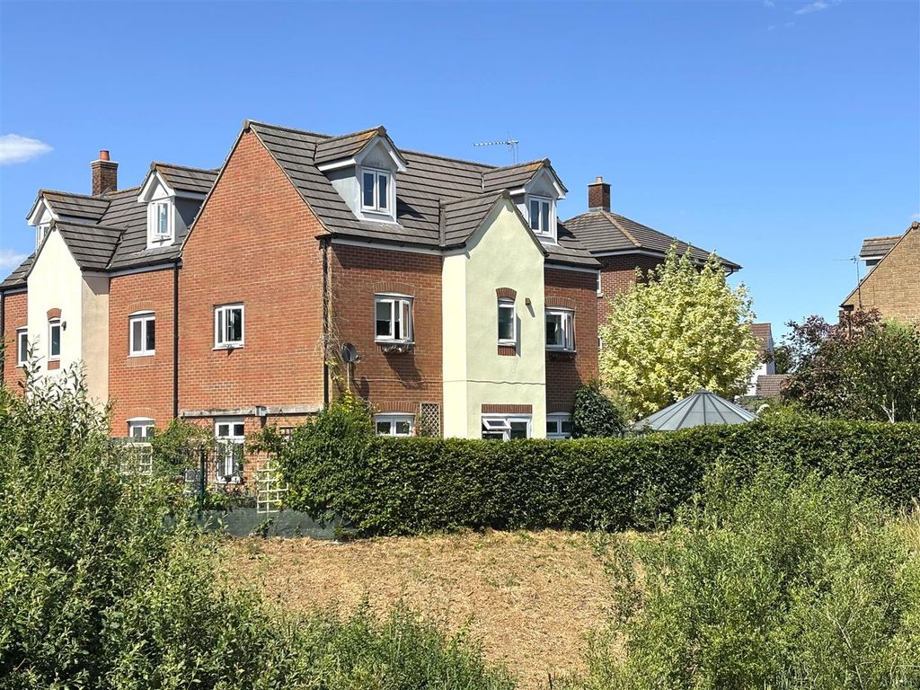 Property photo 1 of 19 Front