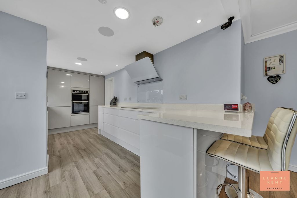 Property photo 3 of 42