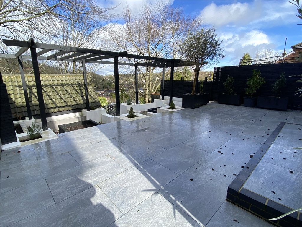 Property photo 2 of 16 Picture No. 28