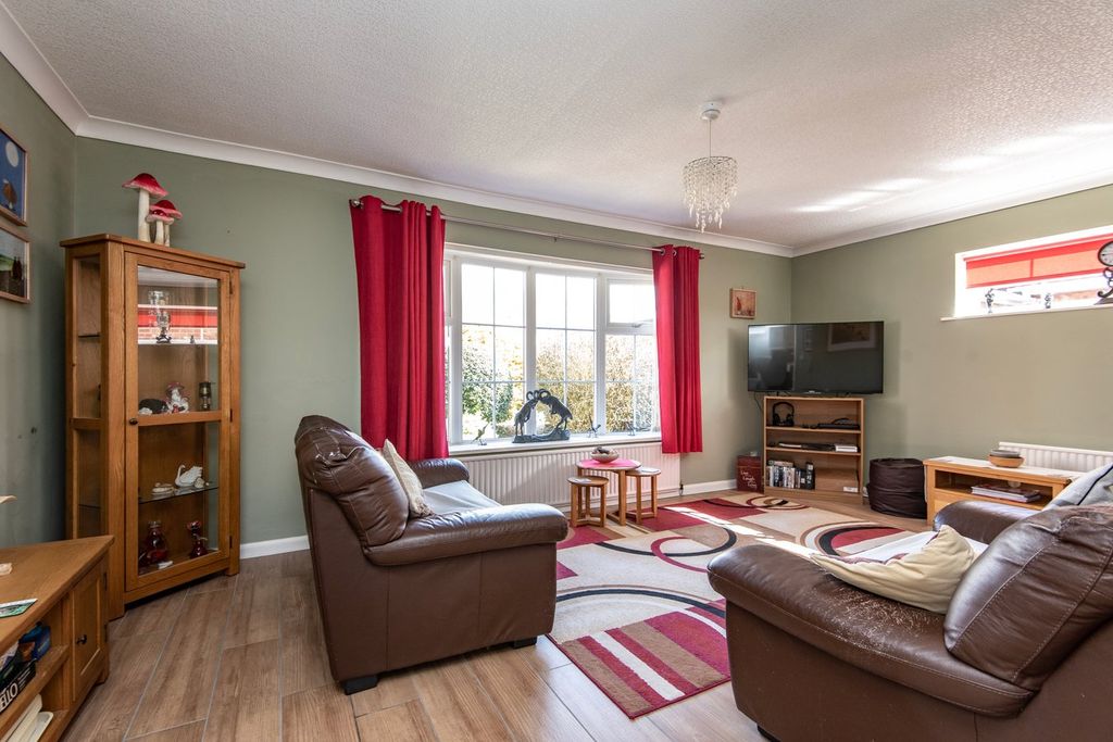 Property photo 2 of 20