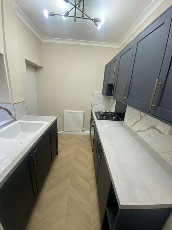 Property photo 3 of 11 Kitchen 1