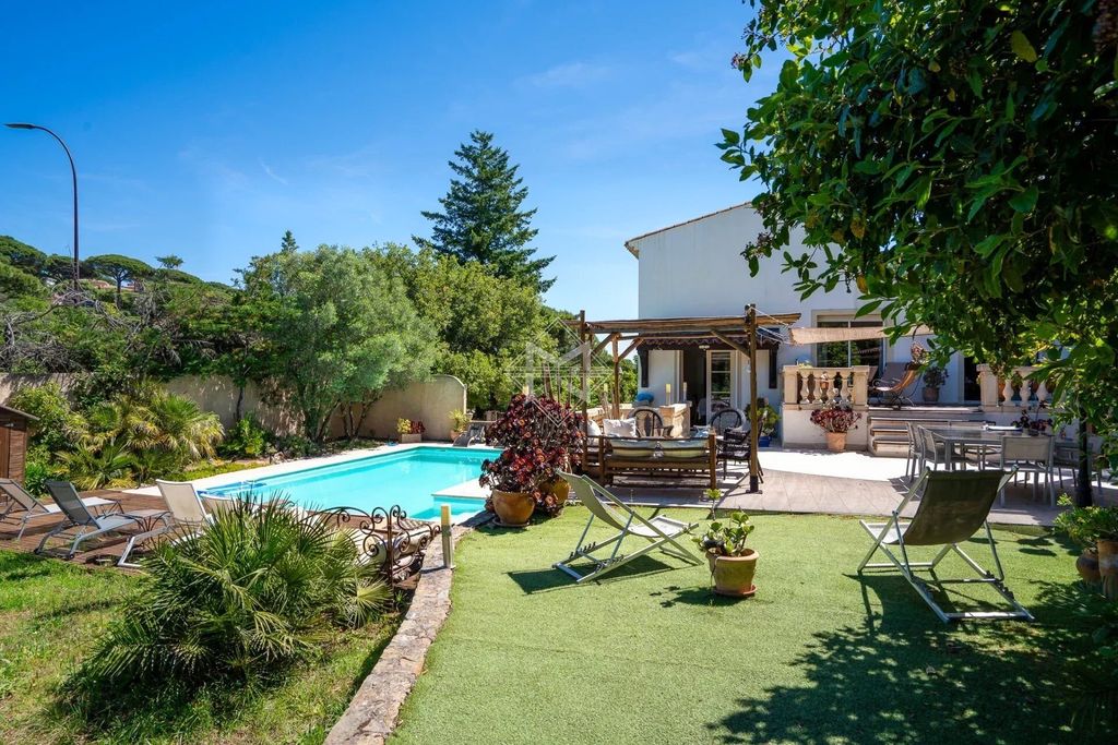 Property photo 1 of 10 Charming Villa Within Walking Distance Of La Nartelle Beaches - Sainte-Maxime