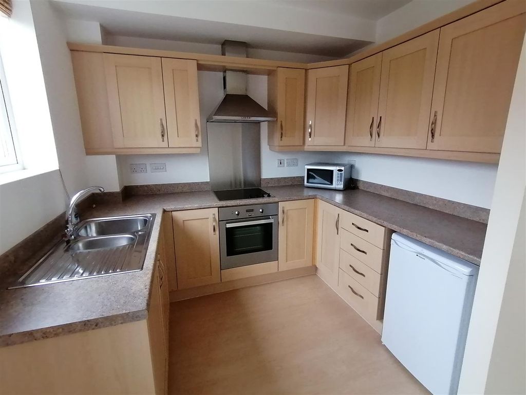 Property photo 2 of 17 Kitchen