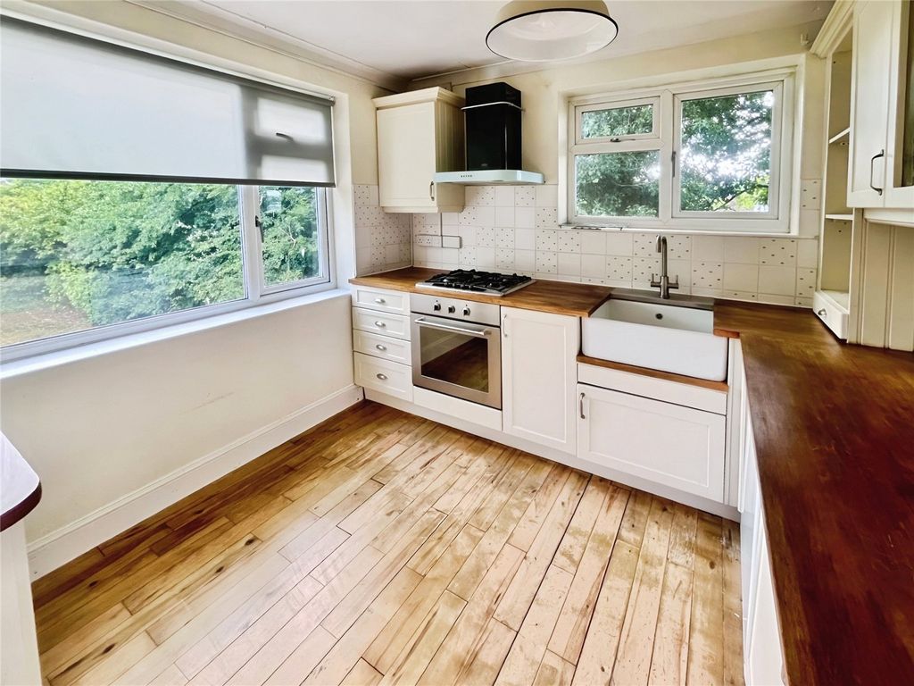 Property photo 2 of 10 Kitchen