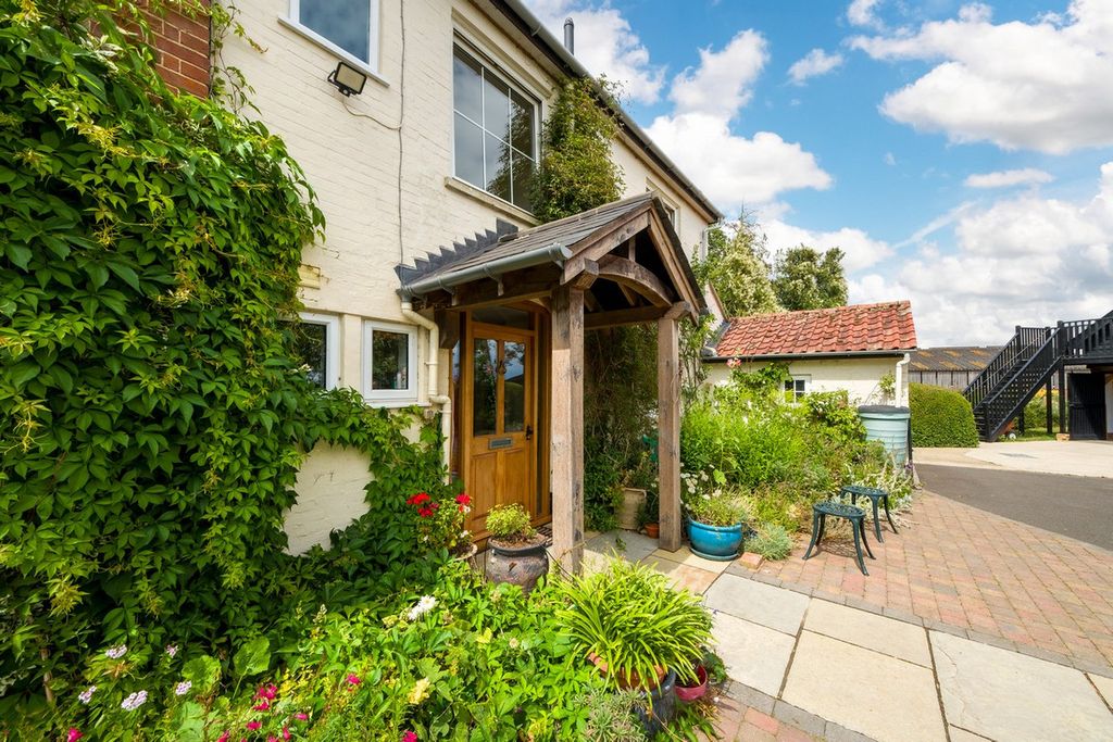 Property photo 2 of 34