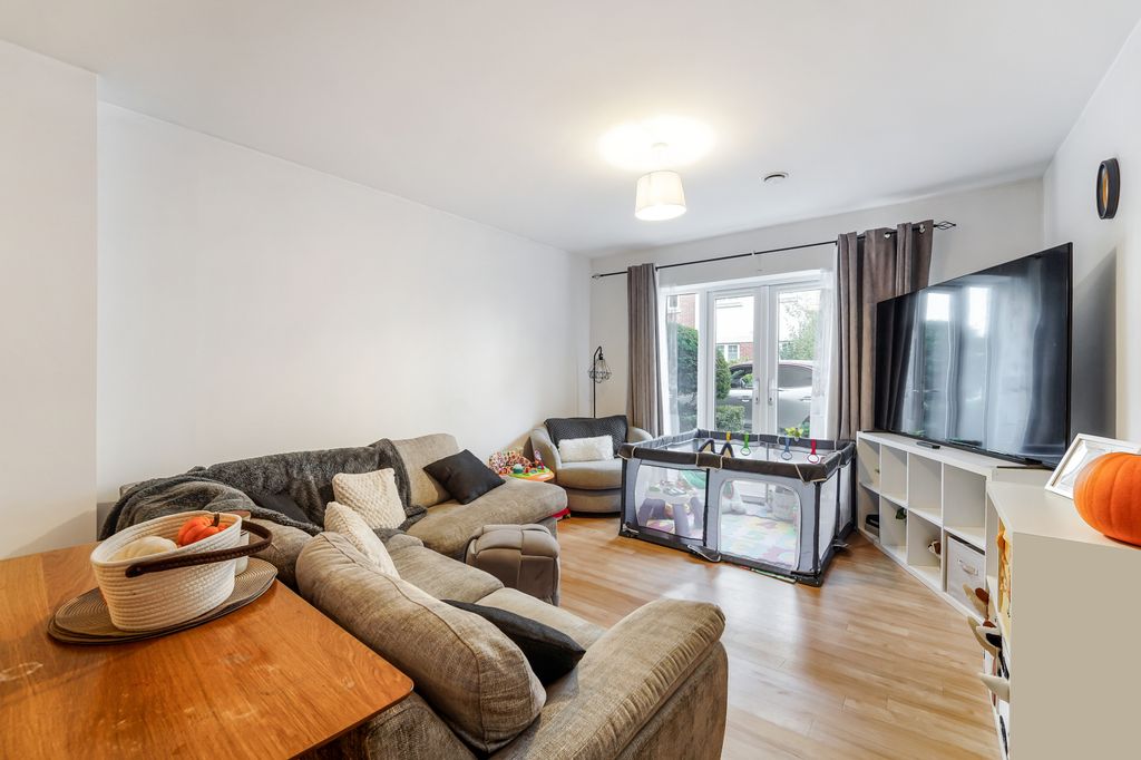 Property photo 2 of 19 Picture No. 11