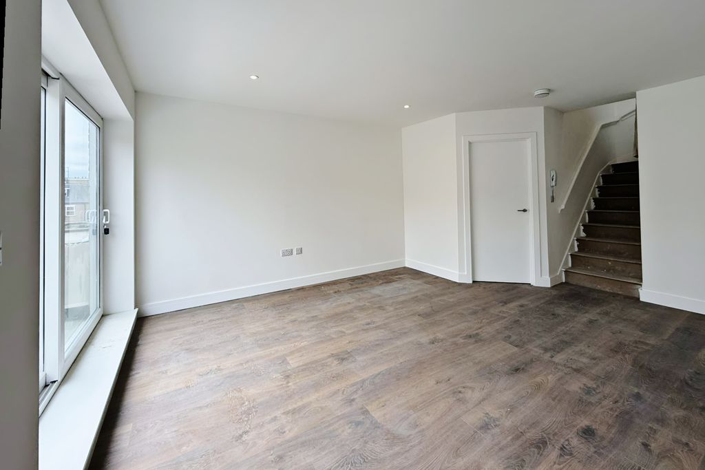 Property photo 2 of 3