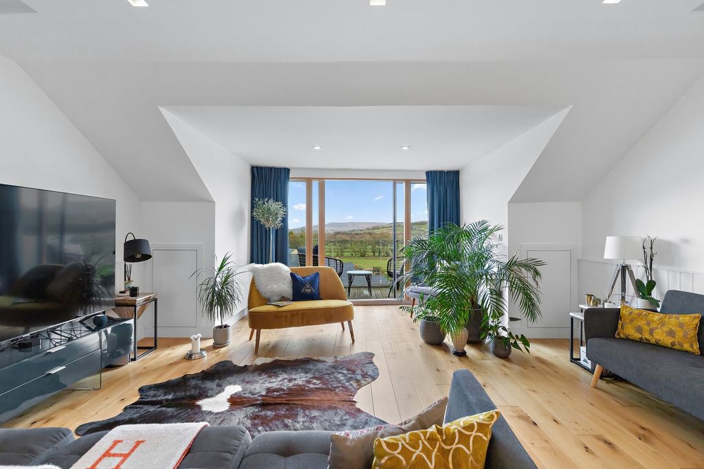 Property photo 3 of 35 Picture No. 03