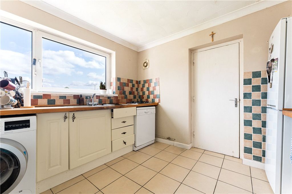 Property photo 2 of 10 Kitchen